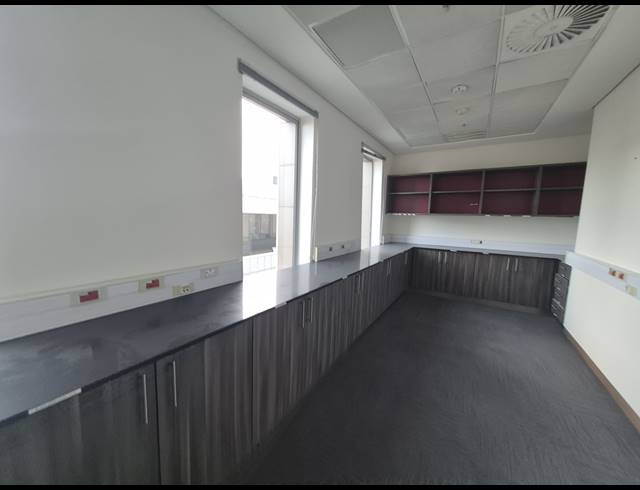 1,097M² OFFICE TO LET IN SANDTON CENTRAL